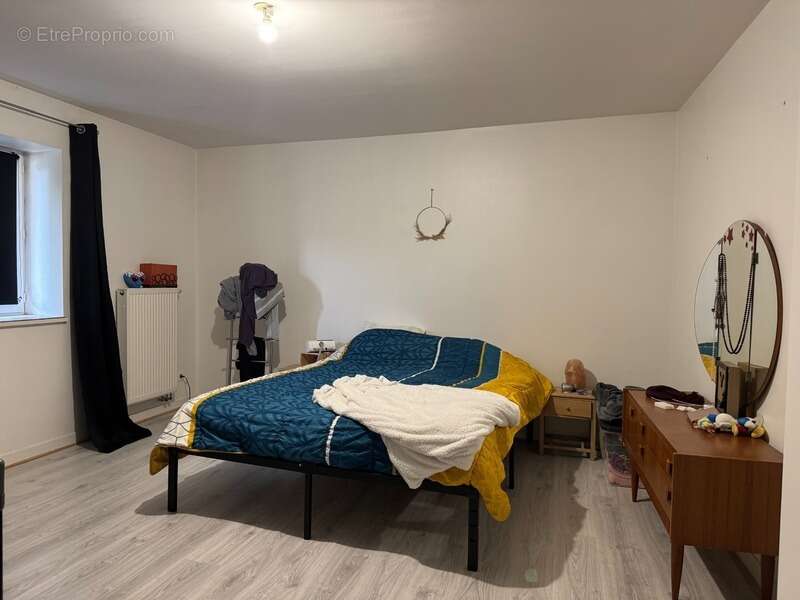 Appartement à MAIZIERES-LES-VIC