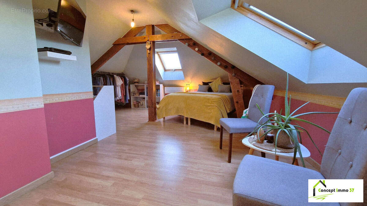 Maison à LA VILLE-AUX-DAMES