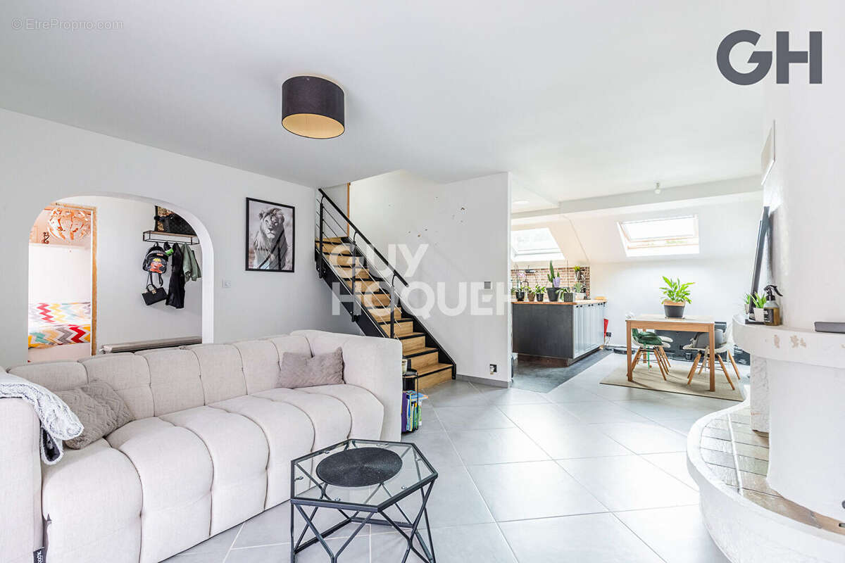 Appartement à COMBS-LA-VILLE