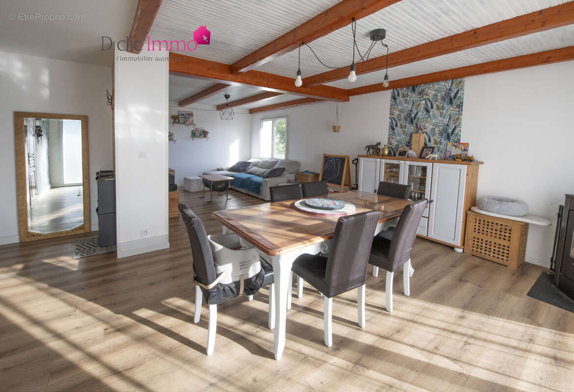 Maison à COMMEQUIERS