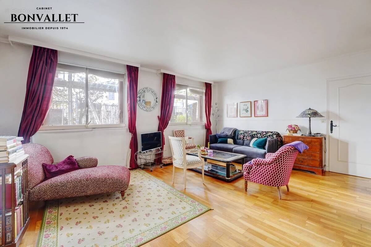 Appartement à PARIS-15E