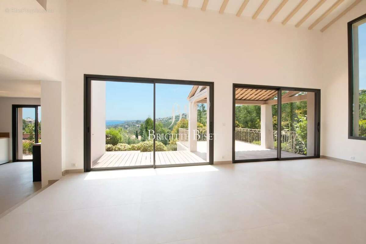 Maison à LES ISSAMBRES