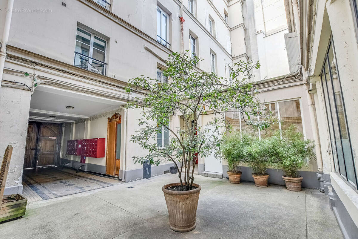 Commerce à PARIS-10E