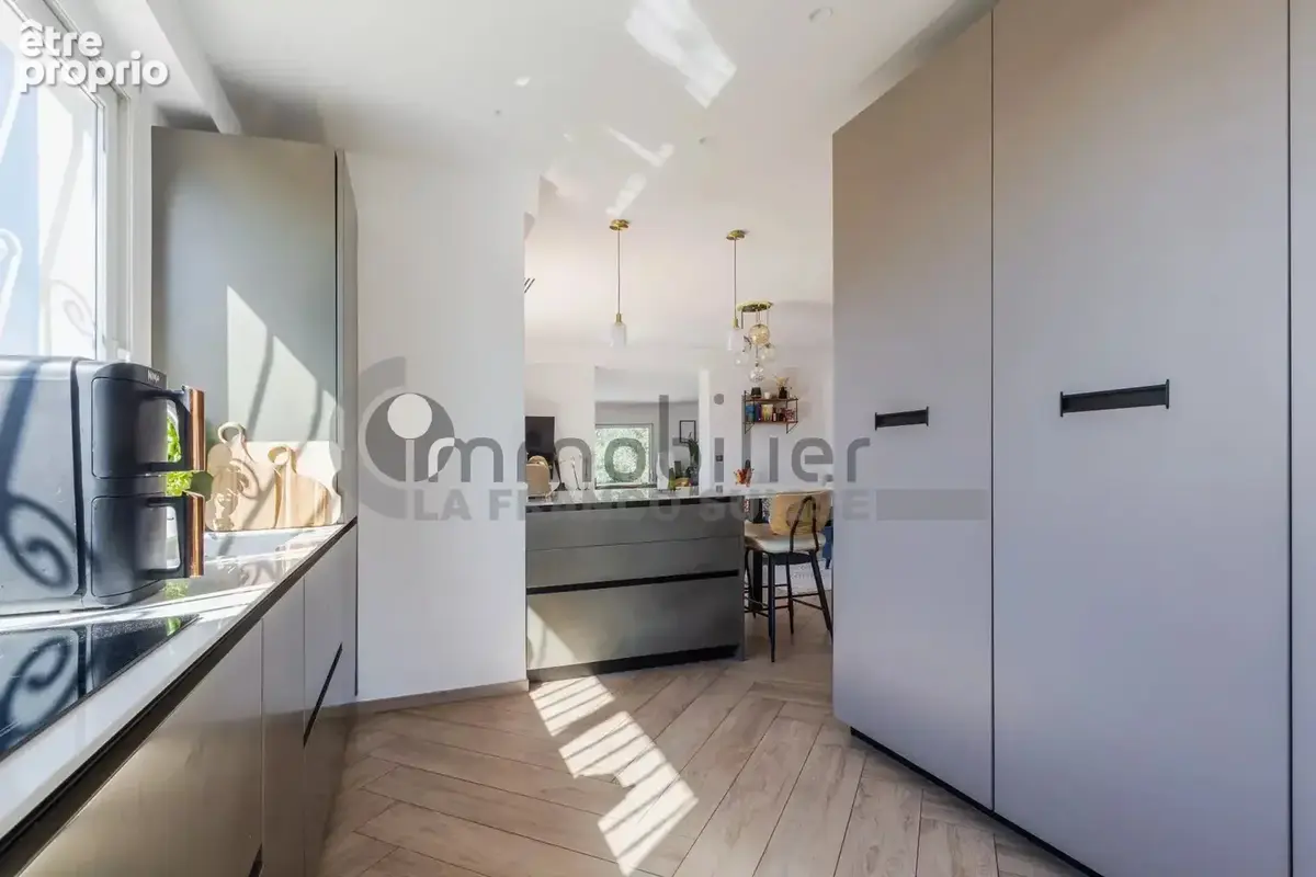 Appartement de 118m² avec piscine privative, terrasse, jardin et stationnements - photo 11