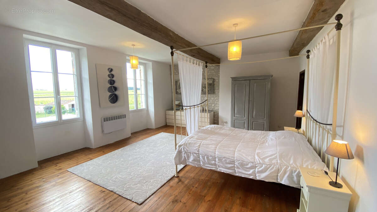 Maison à MORTAGNE-SUR-GIRONDE