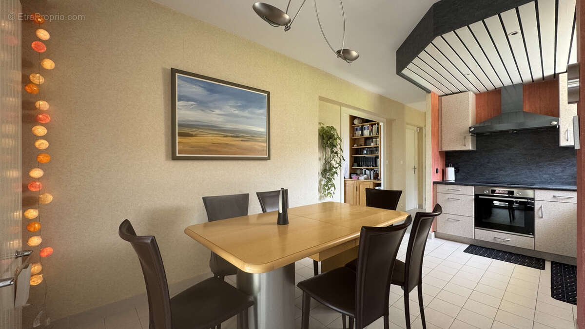 Maison à PUGNY-CHATENOD