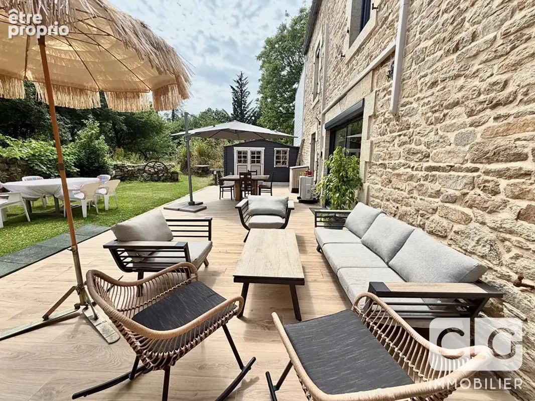 Maison Saint Evarzec 8 pièce(s) 255.95 m2 (dont 1 2 pièces et 1 studio) - photo 2