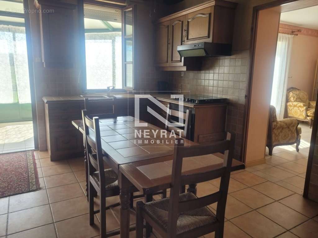 Maison à SAINT-LEGER-SUR-VOUZANCE