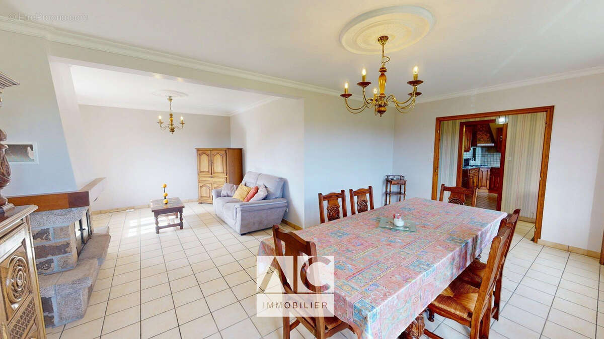 Maison à SAINTE-TREPHINE