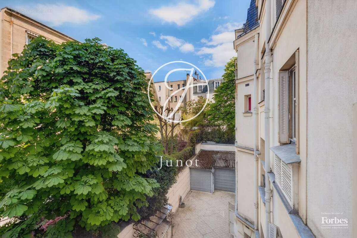 Appartement à PARIS-16E