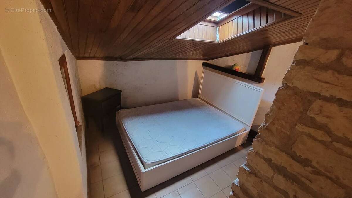 Maison à COURCOME