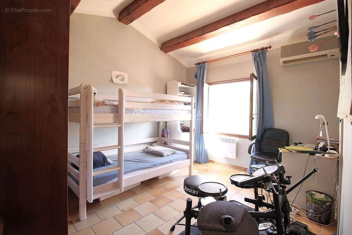 Maison à SAINT-CYR-SUR-MER