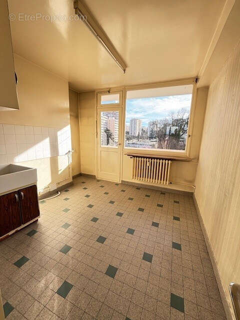 Exclusivite saint etienne montplaisir rue de la richelandiere  a rénover f4+cuisine +cave +garage - photo 6