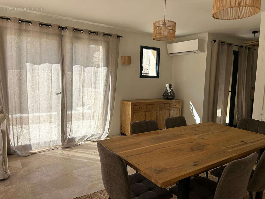 Maison à FONTVIEILLE