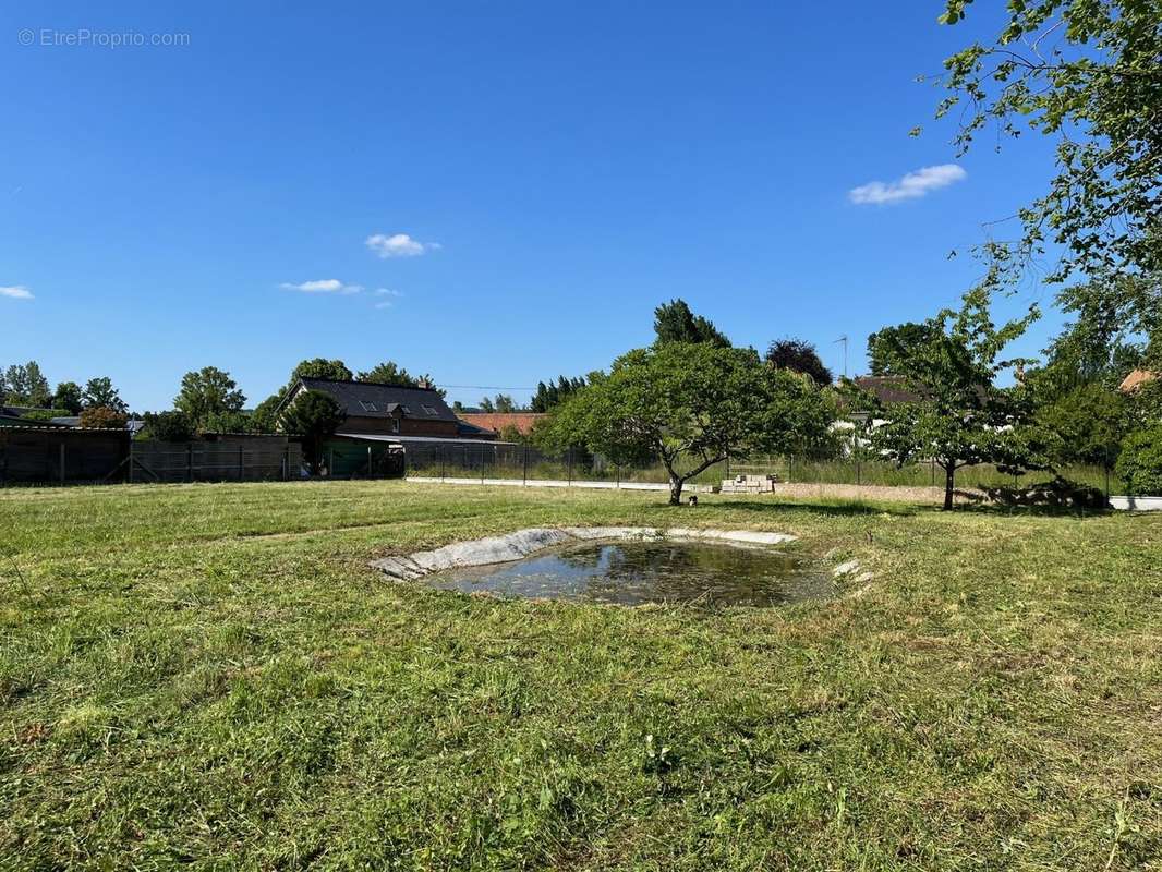 Terrain à LA CROIX-SAINT-LEUFROY