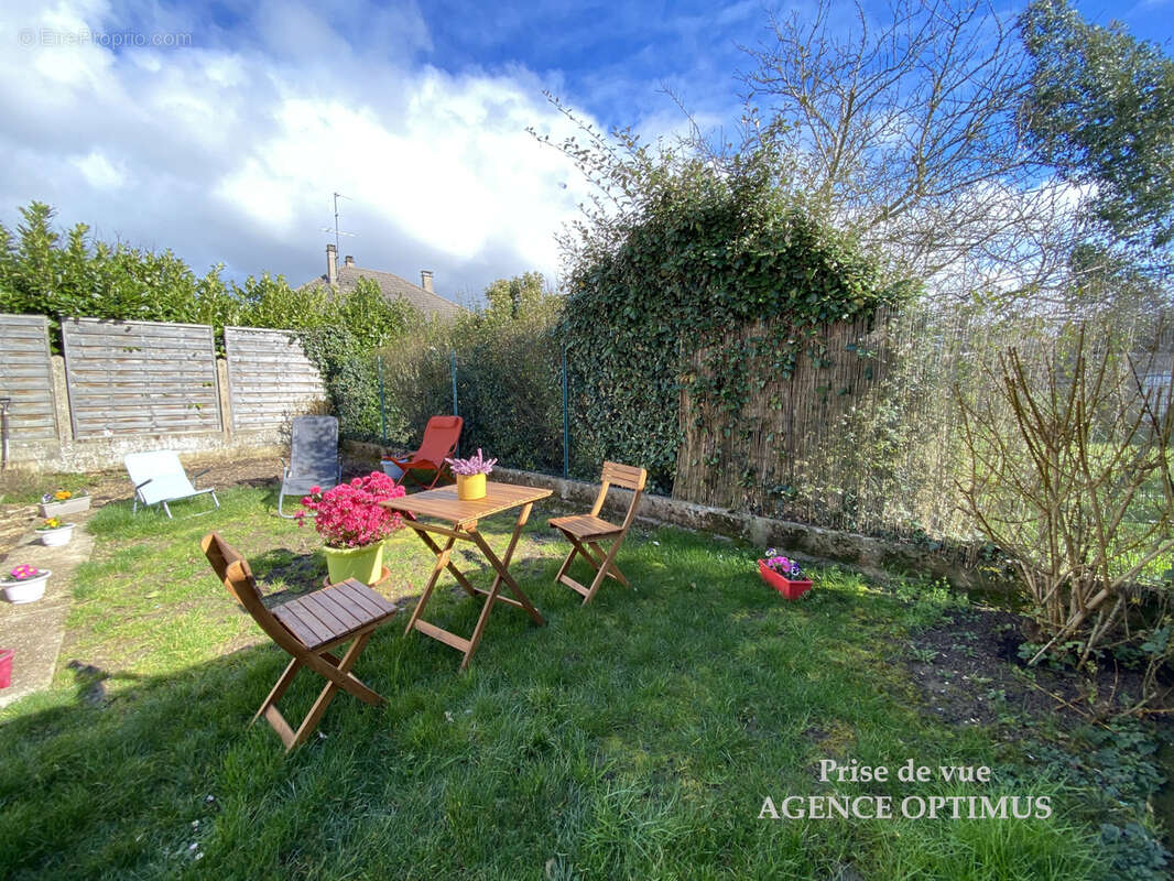 Maison à VILLENEUVE-LA-GUYARD