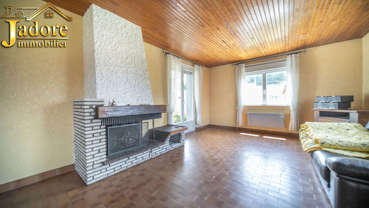 *** trop tard ** maison de village beau volume - photo 15