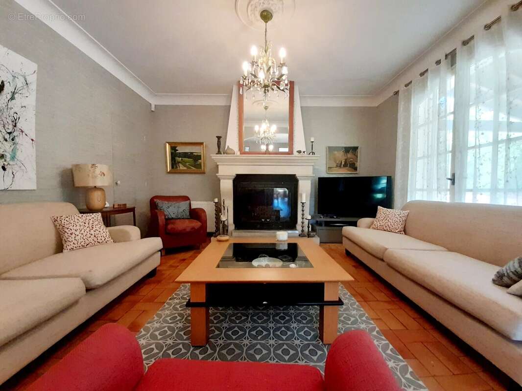 Charmante propriété à multiples habitations avec piscine et potentiel de revenus dans le sud-ouest de la France - photo 5