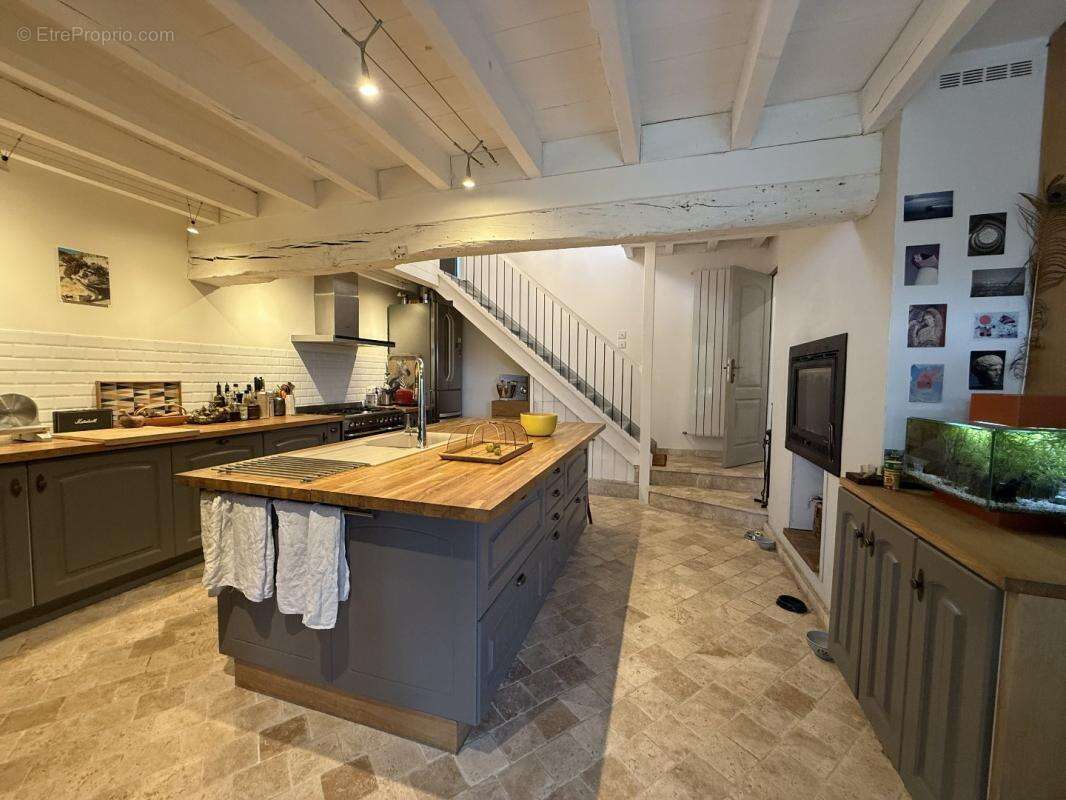 Maison à VIC-FEZENSAC