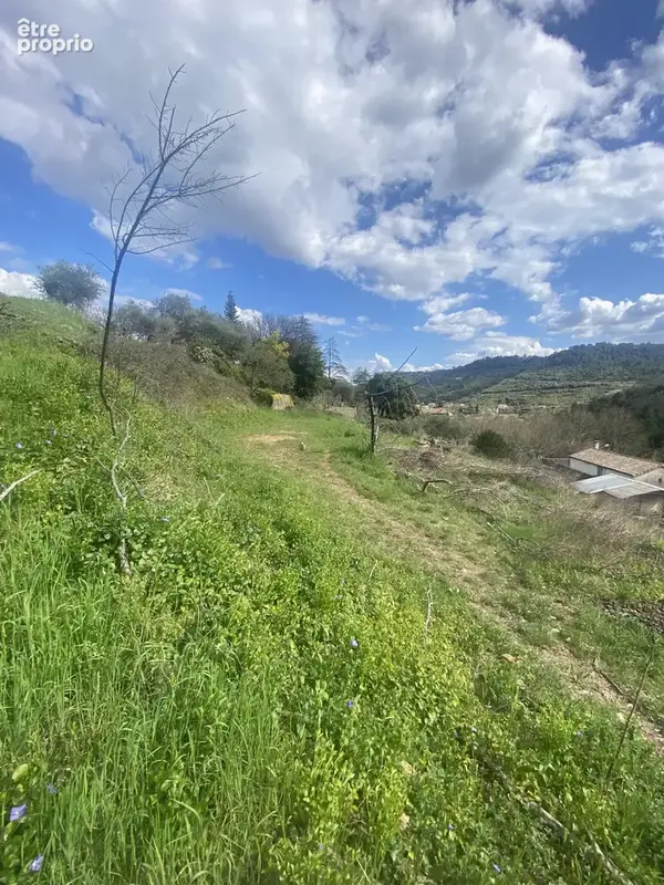 Terrain à LES VANS