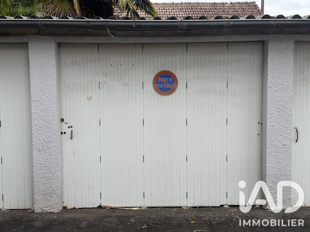 Photo 1 - Parking à PAU
