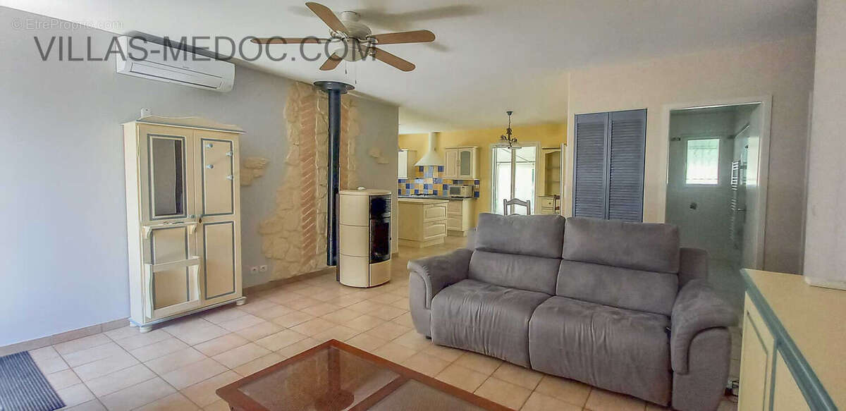 Maison à VENDAYS-MONTALIVET