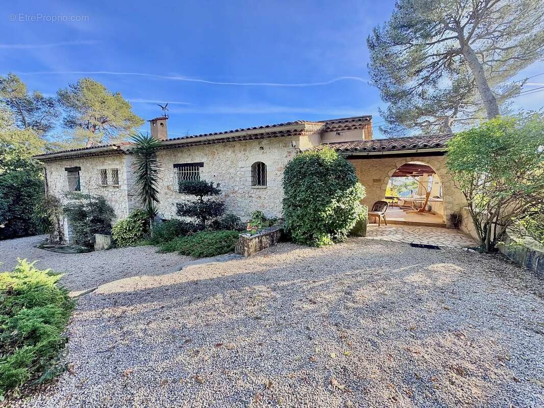 Maison à TOURRETTES-SUR-LOUP