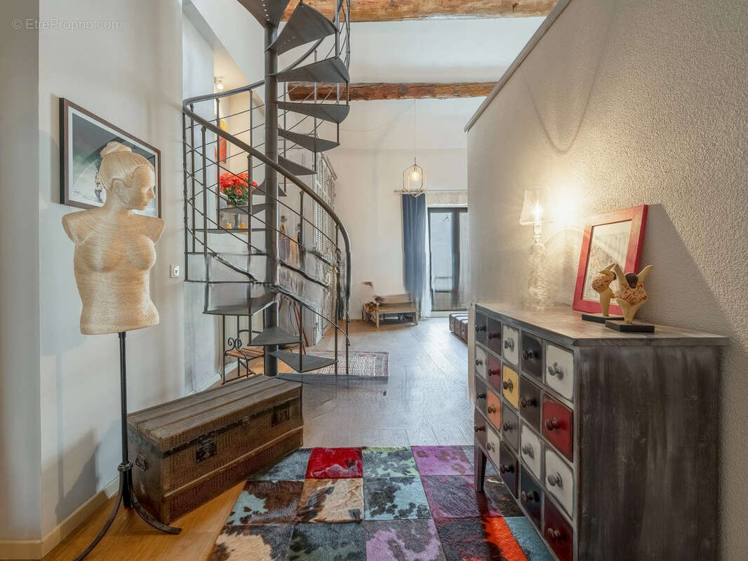 ALLEINS, maison de caractère de 350 m2, piscine, garage - photo 17