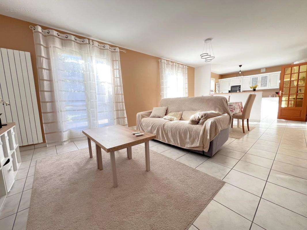 Maison à LES CLAYES-SOUS-BOIS