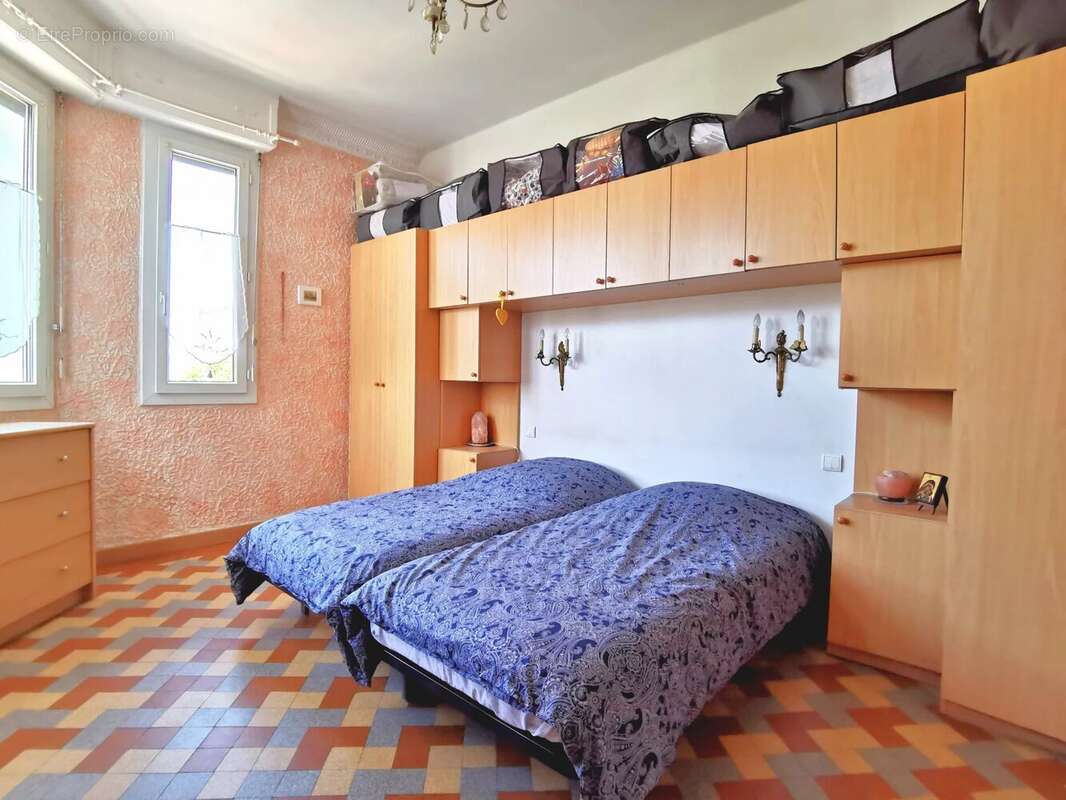 Maison à SAINT-LAURENT-DU-VAR