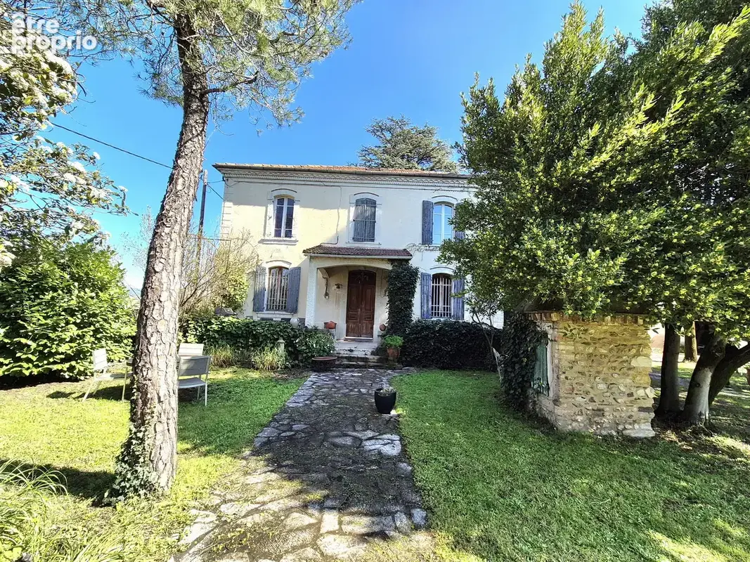 Maison familiale avec dépendances et terrain 1450 m2 - photo 1