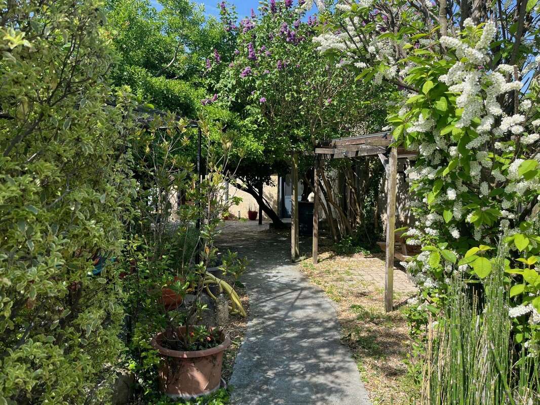 Maison à SAINT-CYR-EN-BOURG