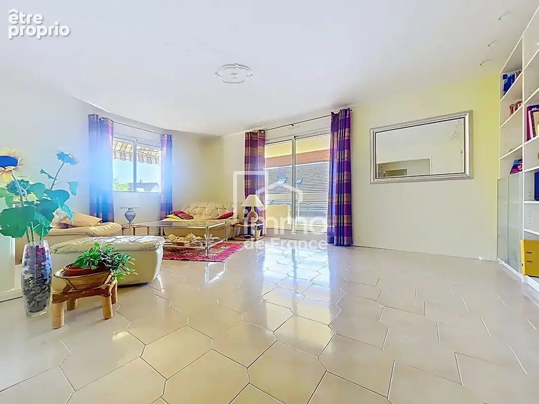 Photo Appartement à Divonne-Les-Bains au prix de 499 000€