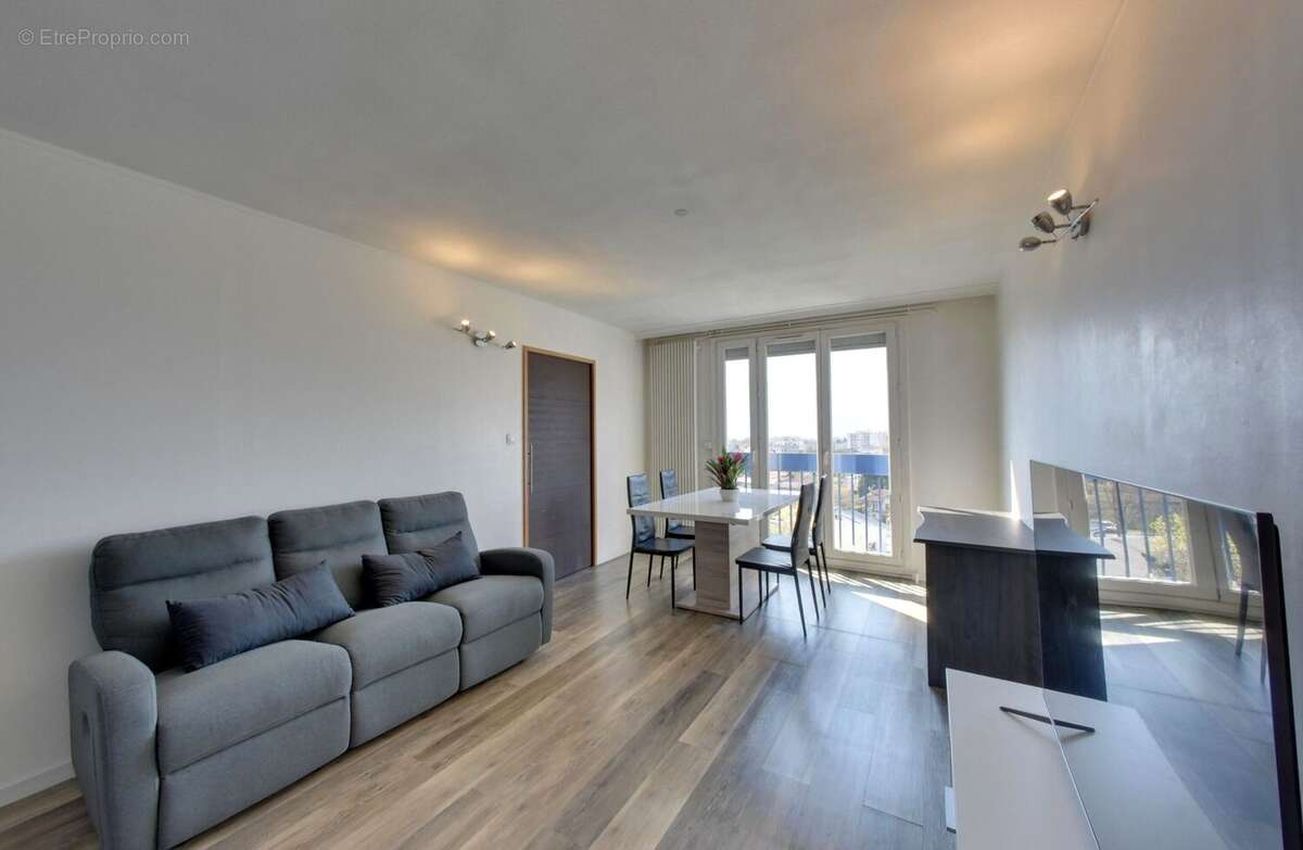 Appartement à SAINT-MARTIN-D'HERES