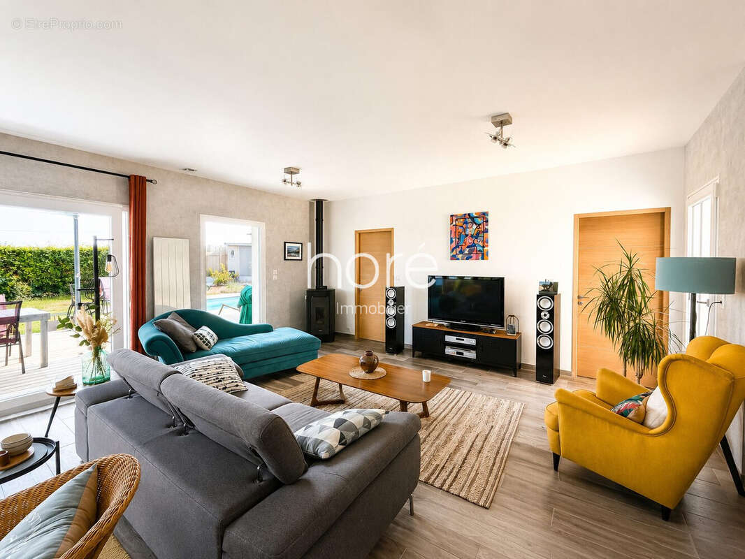 Maison 168 m² à Chassy  - photo 2