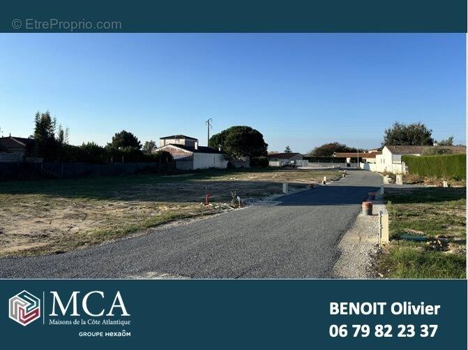 Terrain à VAUX-SUR-MER