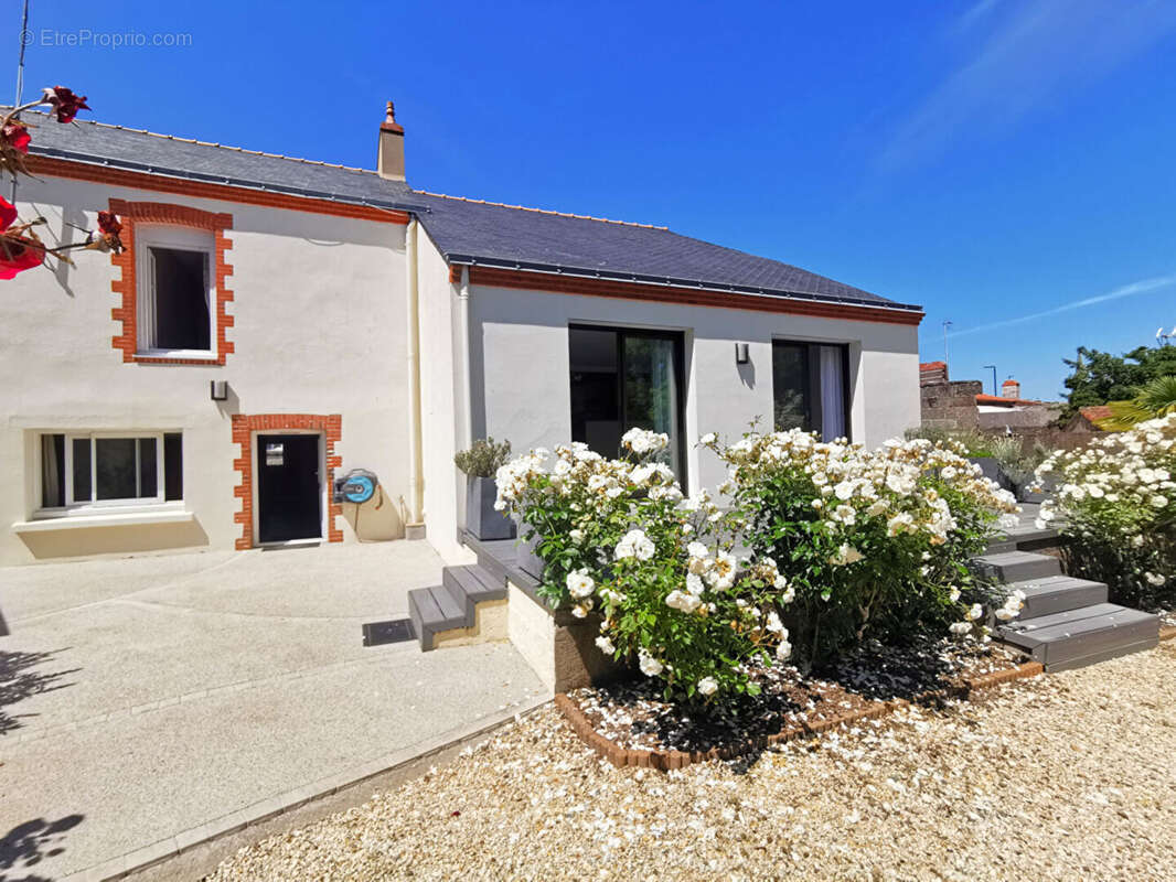 Maison  4 pièce(s), 130 m2, garage. - photo 2