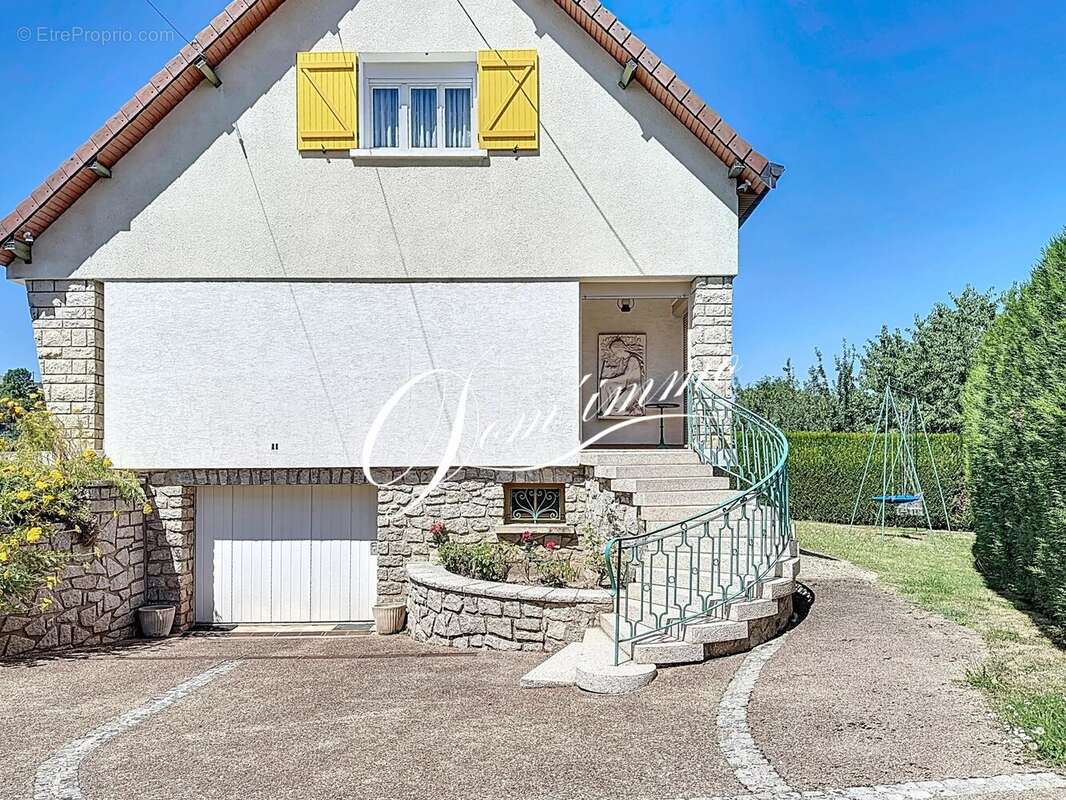 En exclusivité, élégance et caractère pour cette maison familiale - photo 5