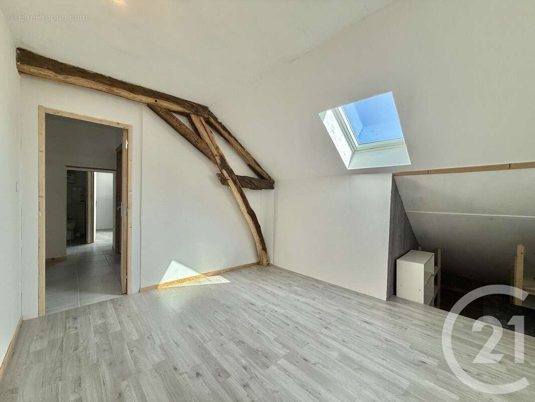 Maison à VILLENEUVE-SUR-ALLIER