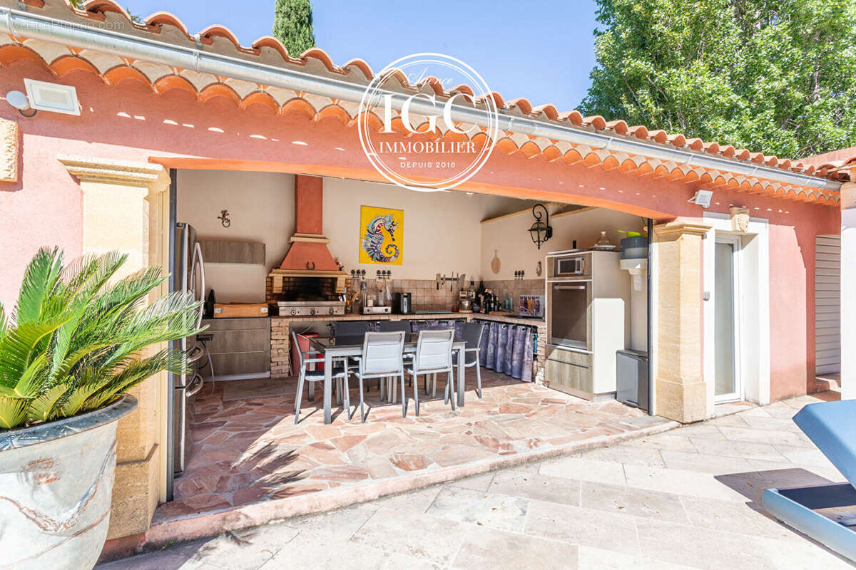 Maison à vendre t4 avec piscine et dependance t2 a la couronne - photo 4