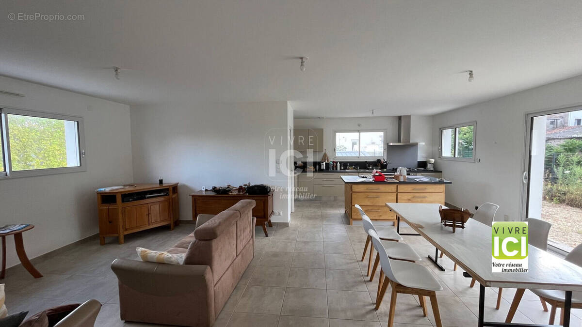 Maison à LA CHAPELLE-BASSE-MER