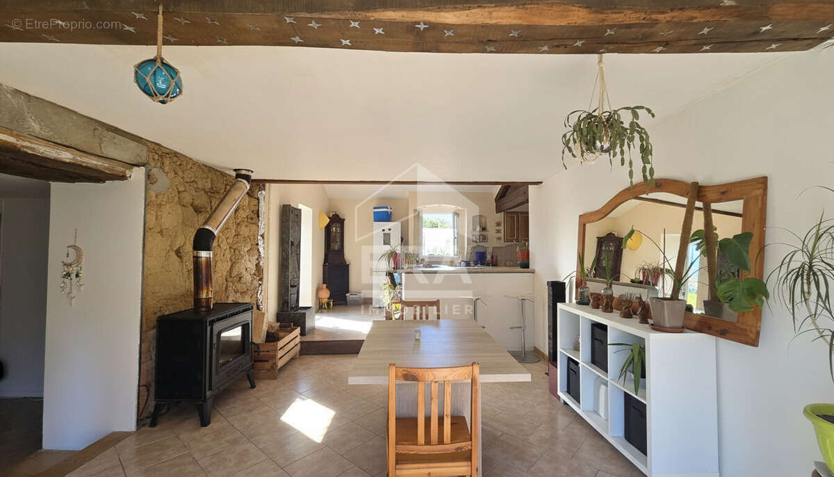 Maison à VILLECOMTAL-SUR-ARROS