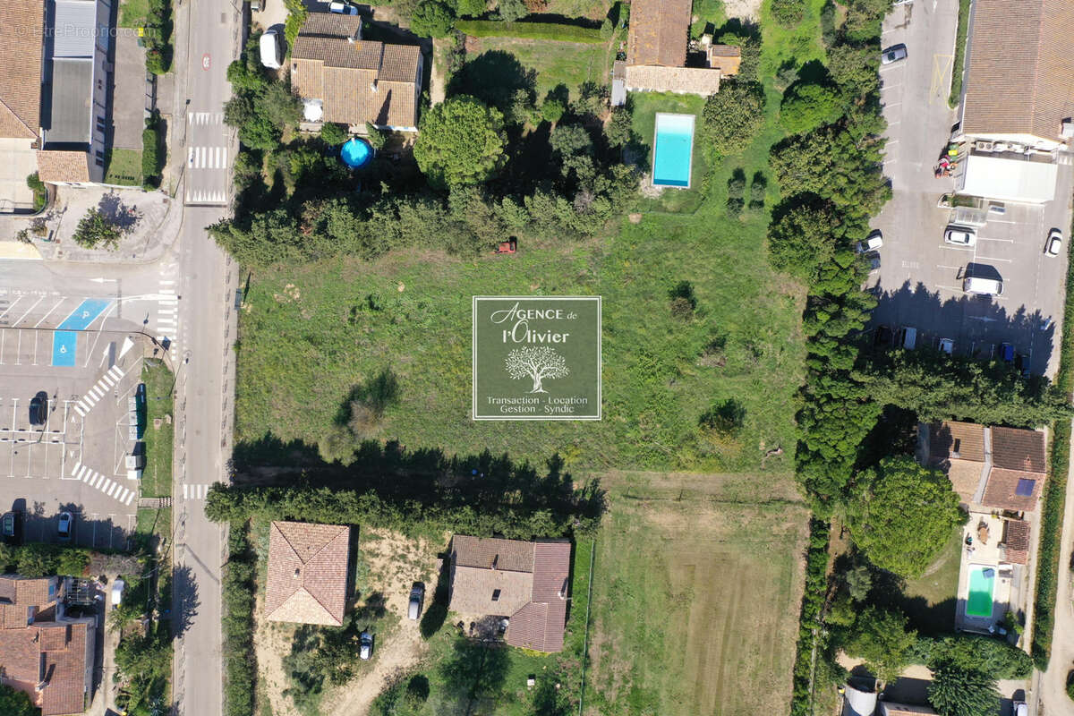 Terrain a construire a fontvieille - photo 2