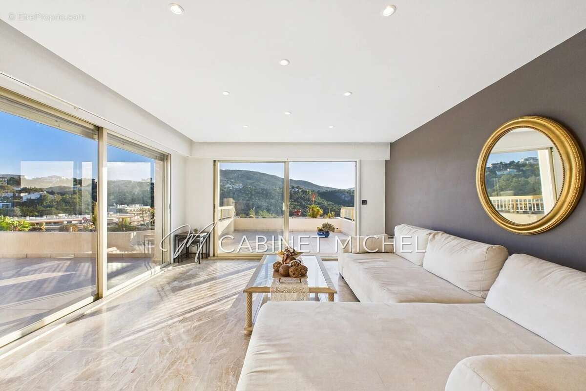 Appartement à MANDELIEU-LA-NAPOULE