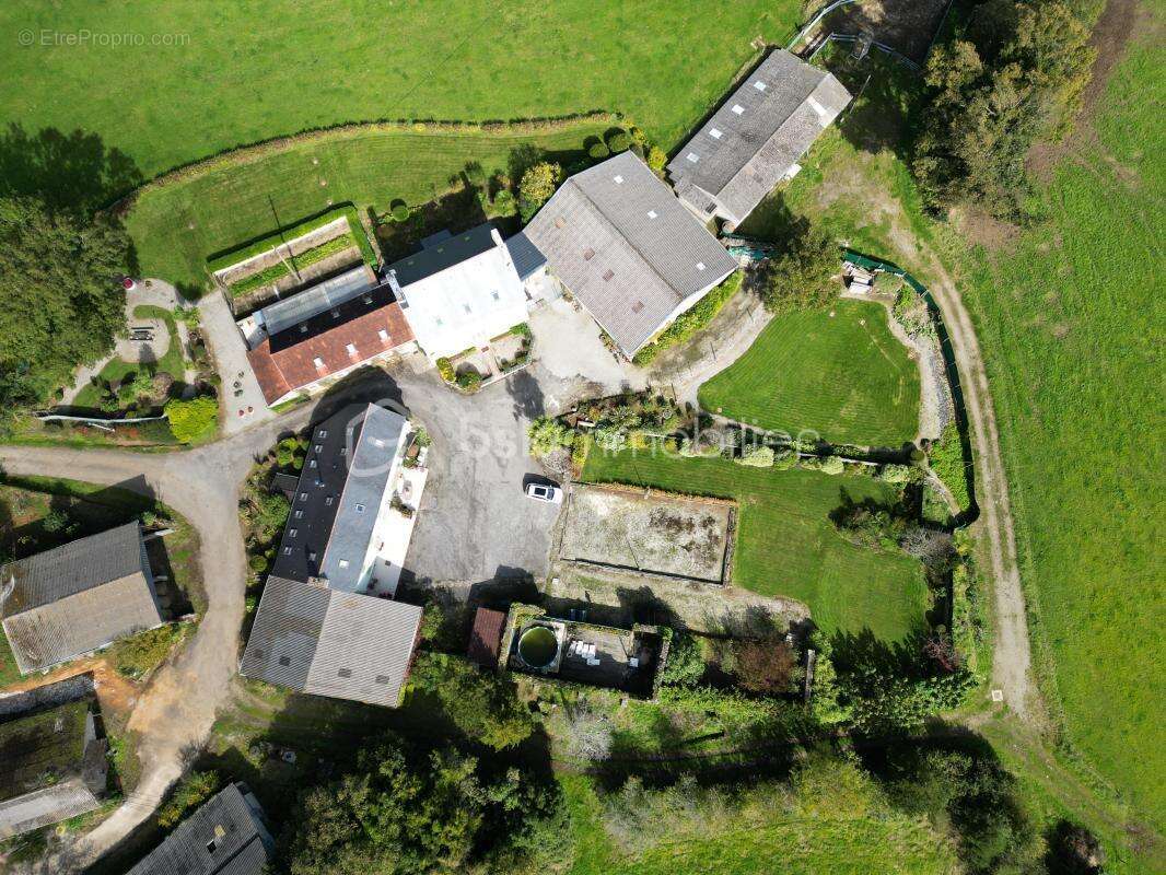 Maison à SAINT-COULITZ