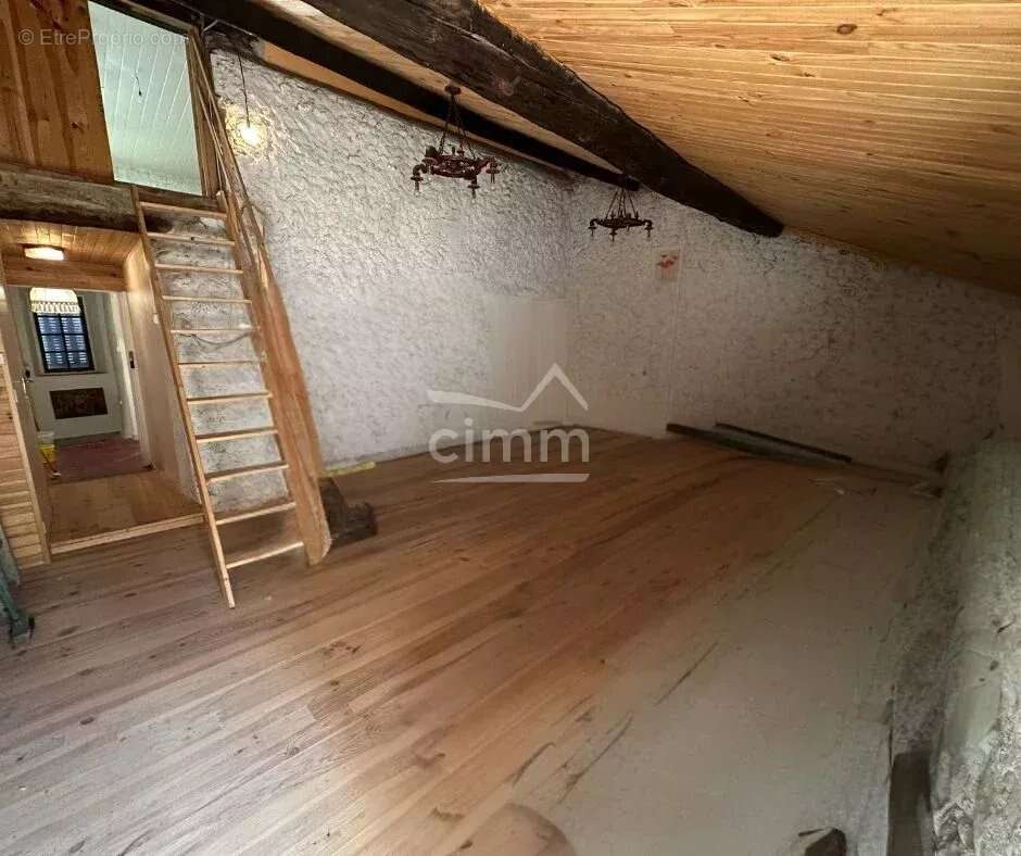 Maison à LARAGNE-MONTEGLIN