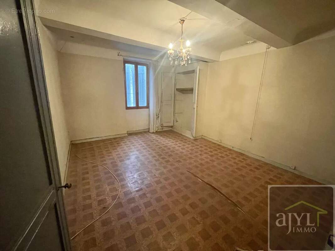 Appartement à CHARLEVAL