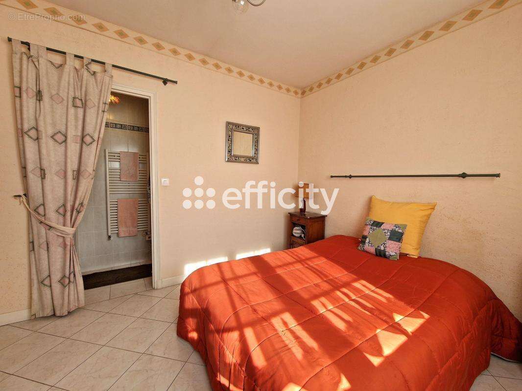 Maison à VAUX-SUR-MER