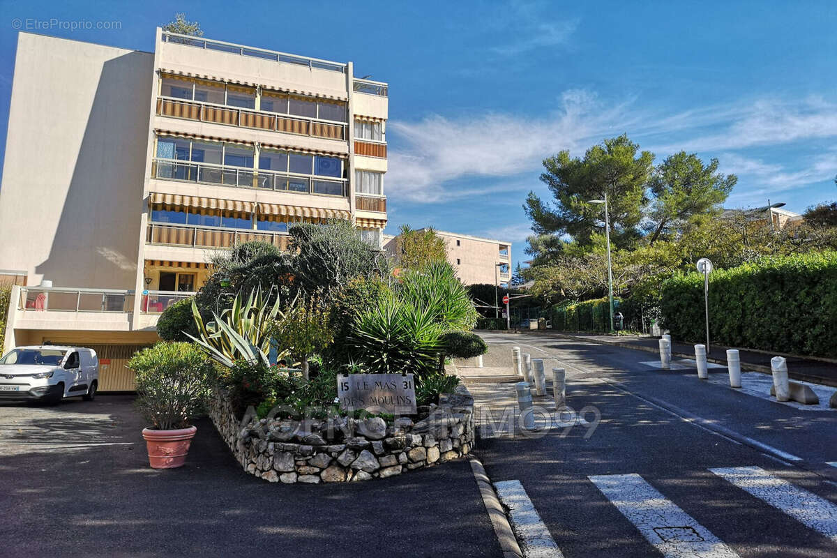 Parking à LE CANNET