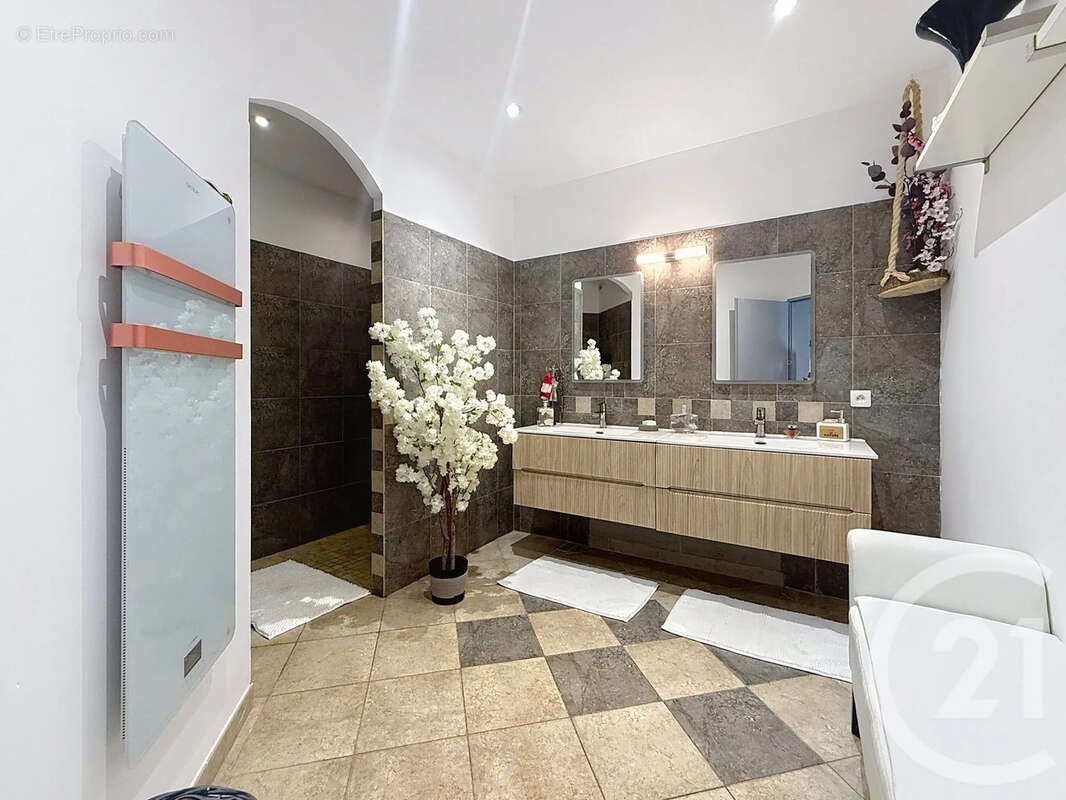 Appartement 79 m² à Santa-Lucia-Di-Moriani  - photo 6